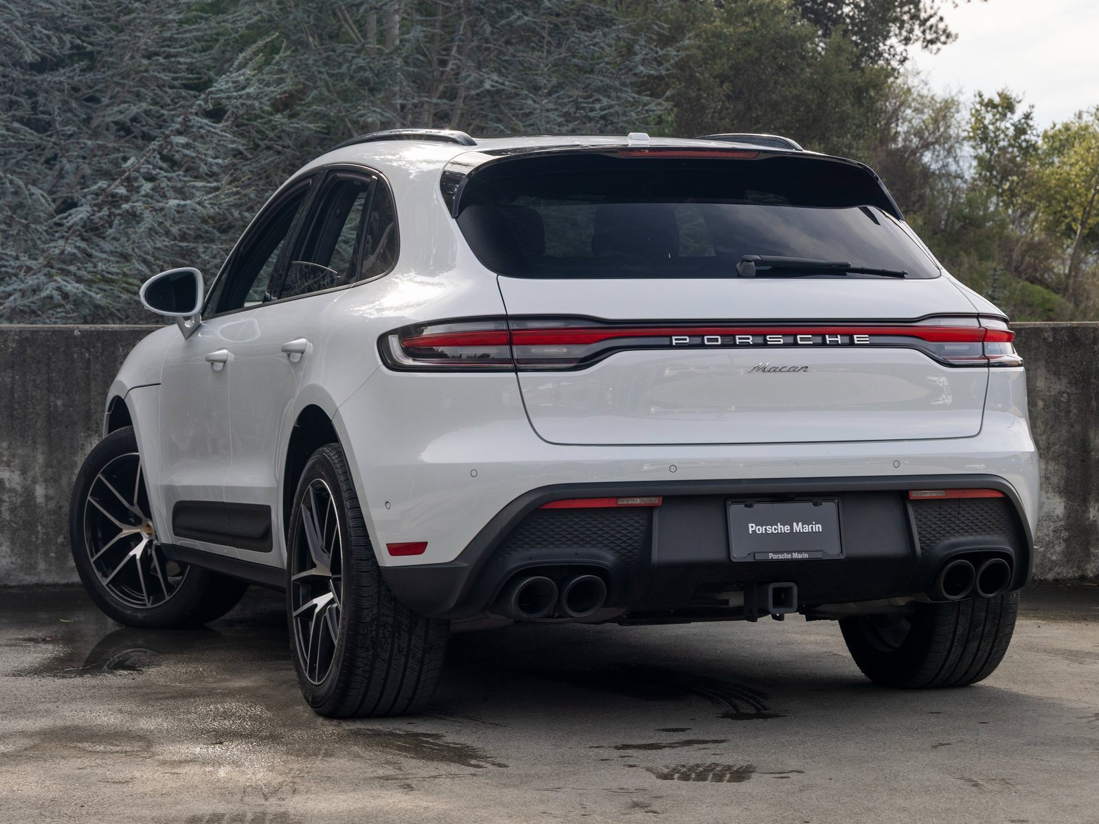 Certified 2023 Porsche Macan image 3
