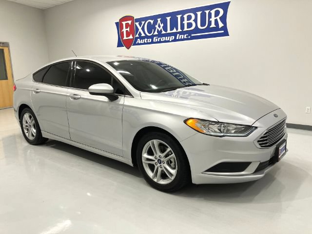 Used 2018 Ford Fusion SE w/ Fusion SE Technology Package FWD image 5