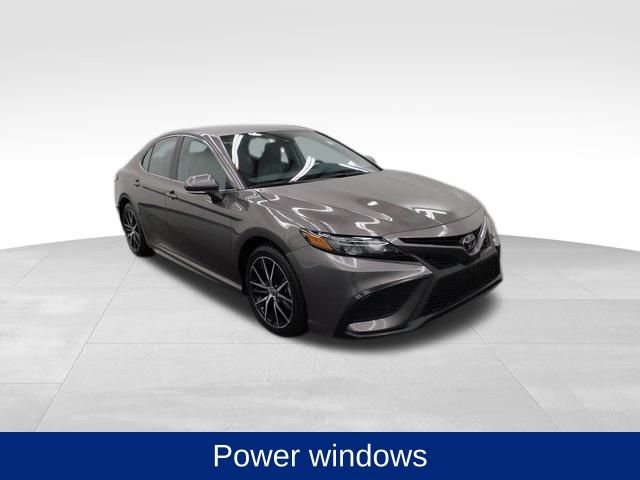 Used 2024 Toyota Camry SE image 12
