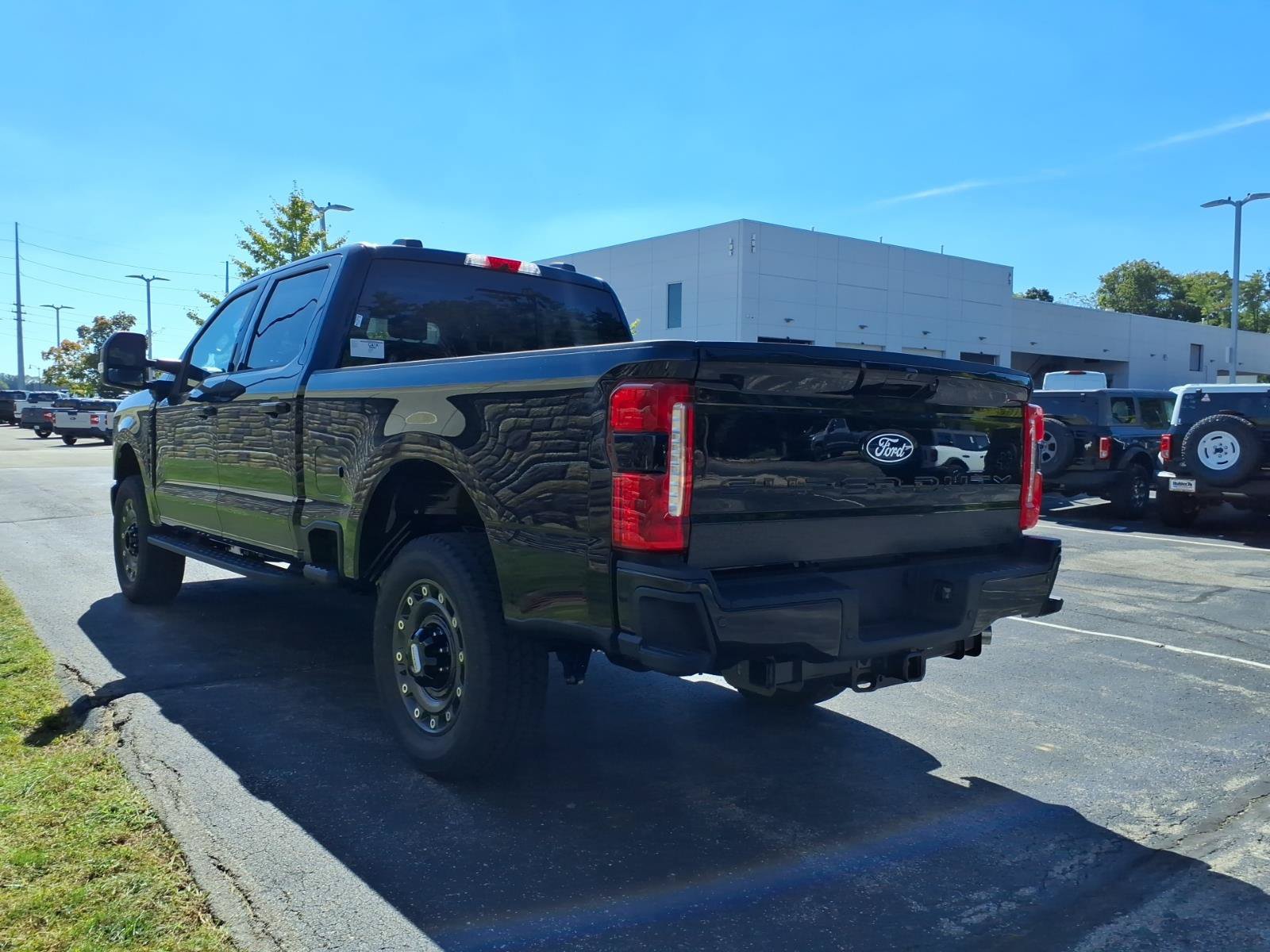 New 2027 Ford F250 XLT w/ XLT Premium Package AWD/4WD image 7
