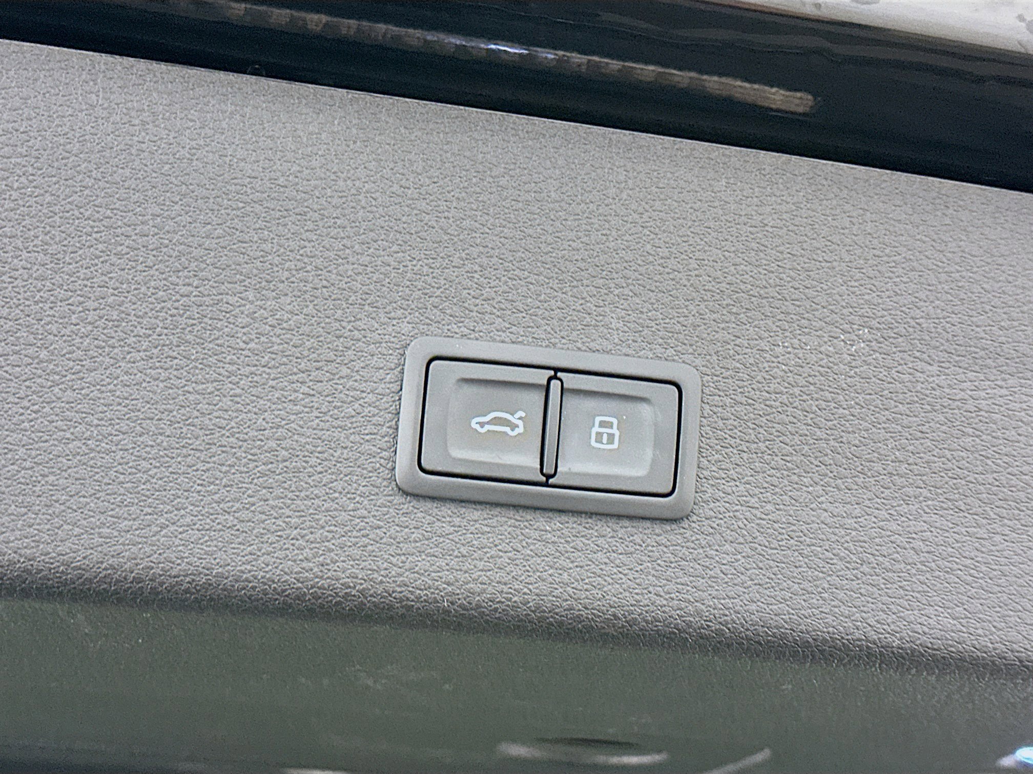 Used 2021 Audi e-tron Premium w/ Black Optic Package AWD/4WD image 32