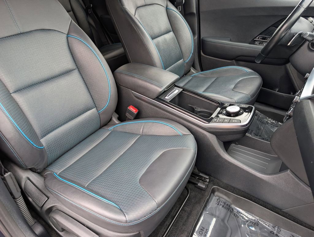 Used 2022 Kia Niro EX Premium w/ Cold Weather Package FWD image 23