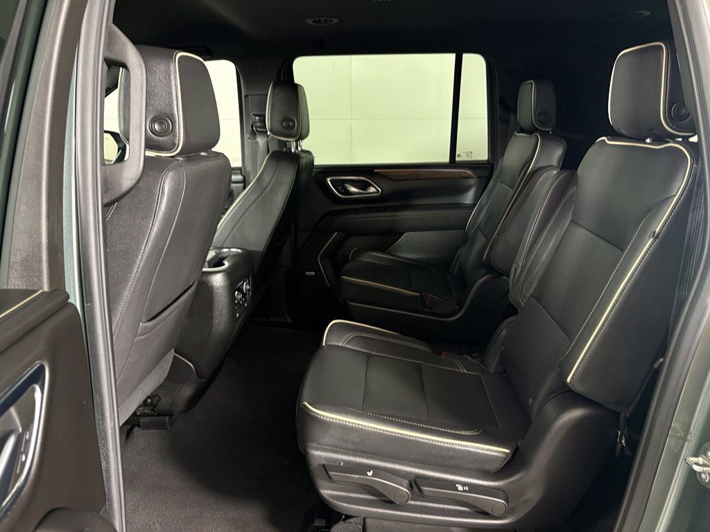 Used 2023 Chevrolet Suburban Premier AWD/4WD image 39