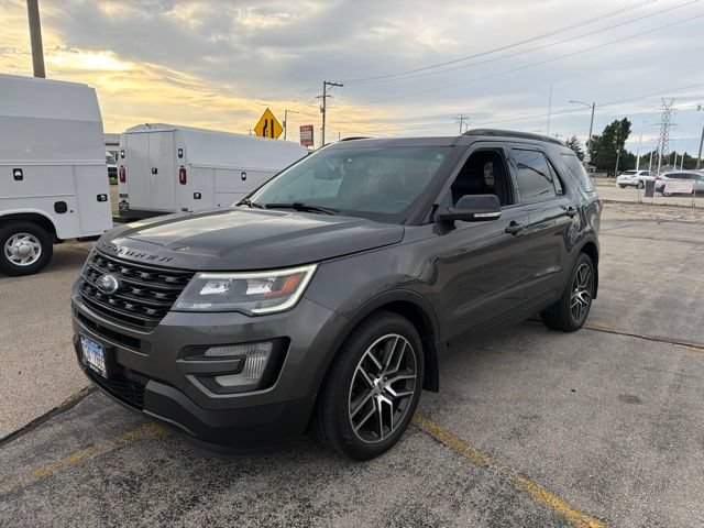 Used 2017 Ford Explorer Sport w/ Equipment Group 401A AWD/4WD image 2