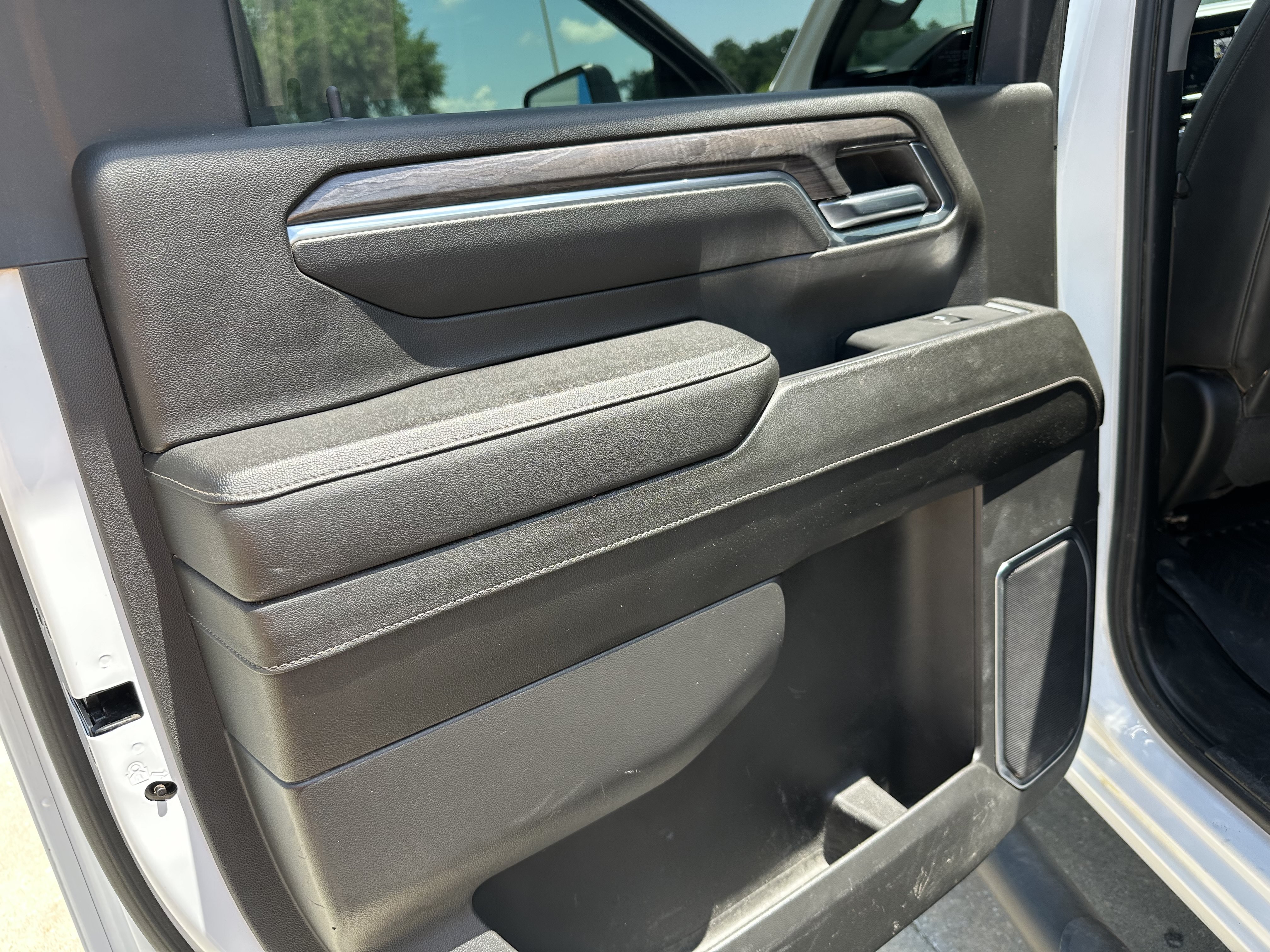Used 2024 Chevrolet Silverado 2500 LTZ w/ LTZ Plus Package AWD/4WD image 24