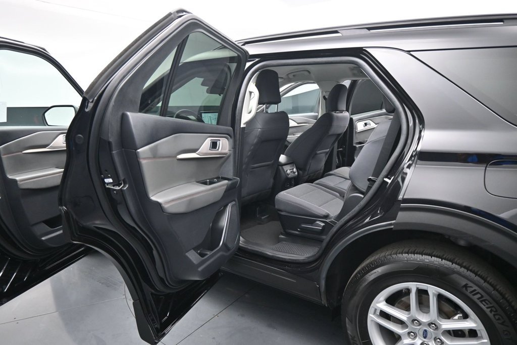 Used 2025 Ford Explorer Active AWD/4WD image 20