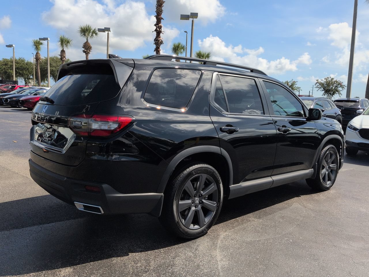 Used 2025 Honda Pilot Sport image 4