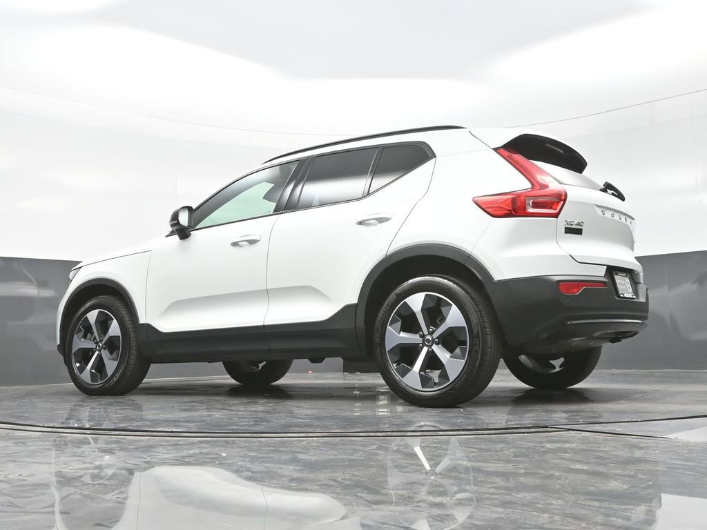 Used 2023 Volvo XC40 B5 Plus w/ Climate Package image 21