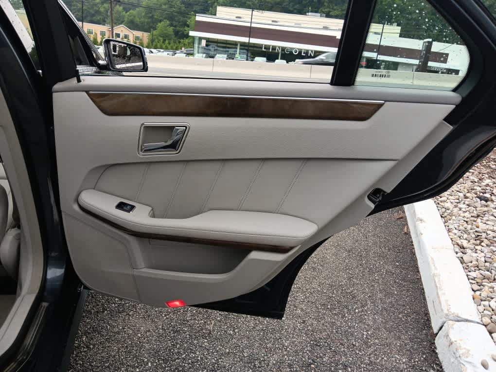 Used 2010 Mercedes-Benz E 350 4MATIC Sedan image 29