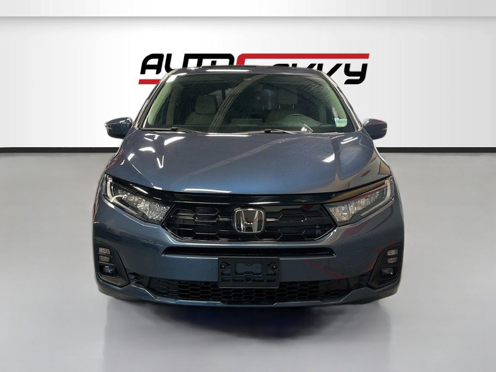Used 2026 Honda Odyssey Touring image 2