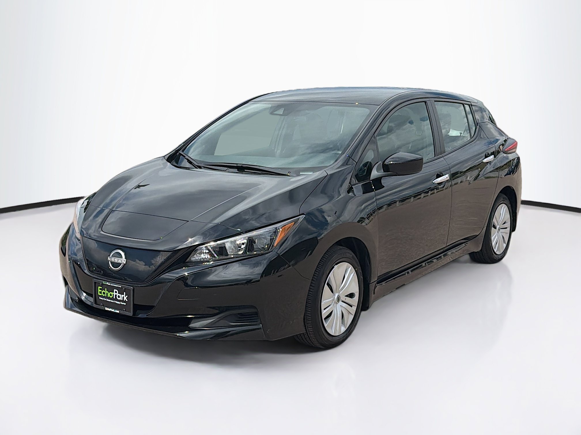 Used 2025 Nissan Leaf S FWD image 3