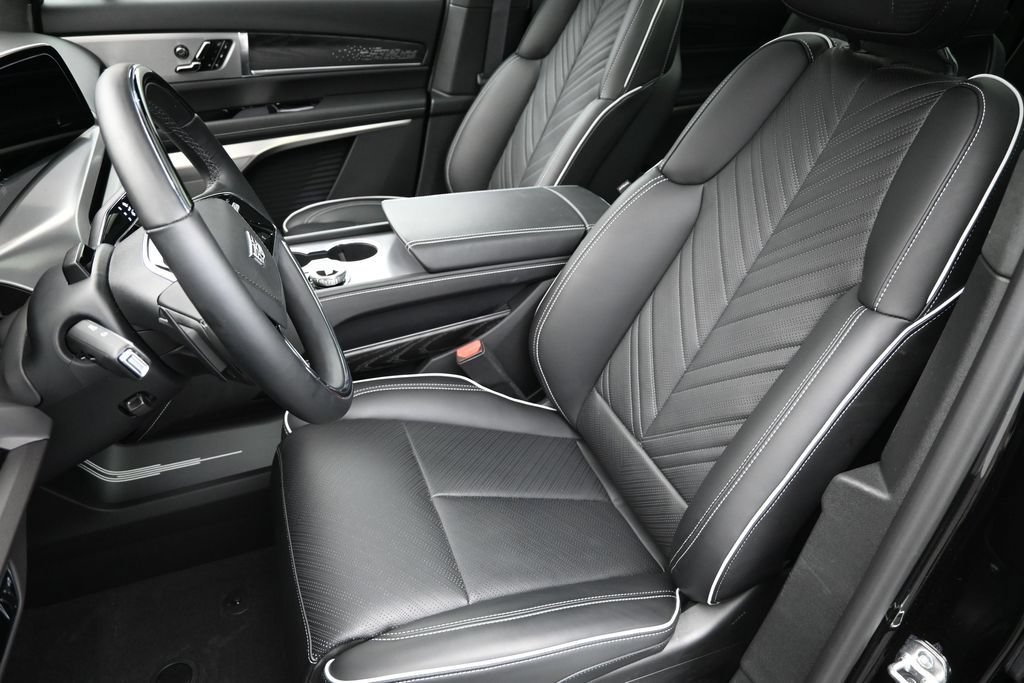 Certified 2026 Cadillac Vistiq Platinum w/ LPO, Floor Liner Package AWD/4WD image 11