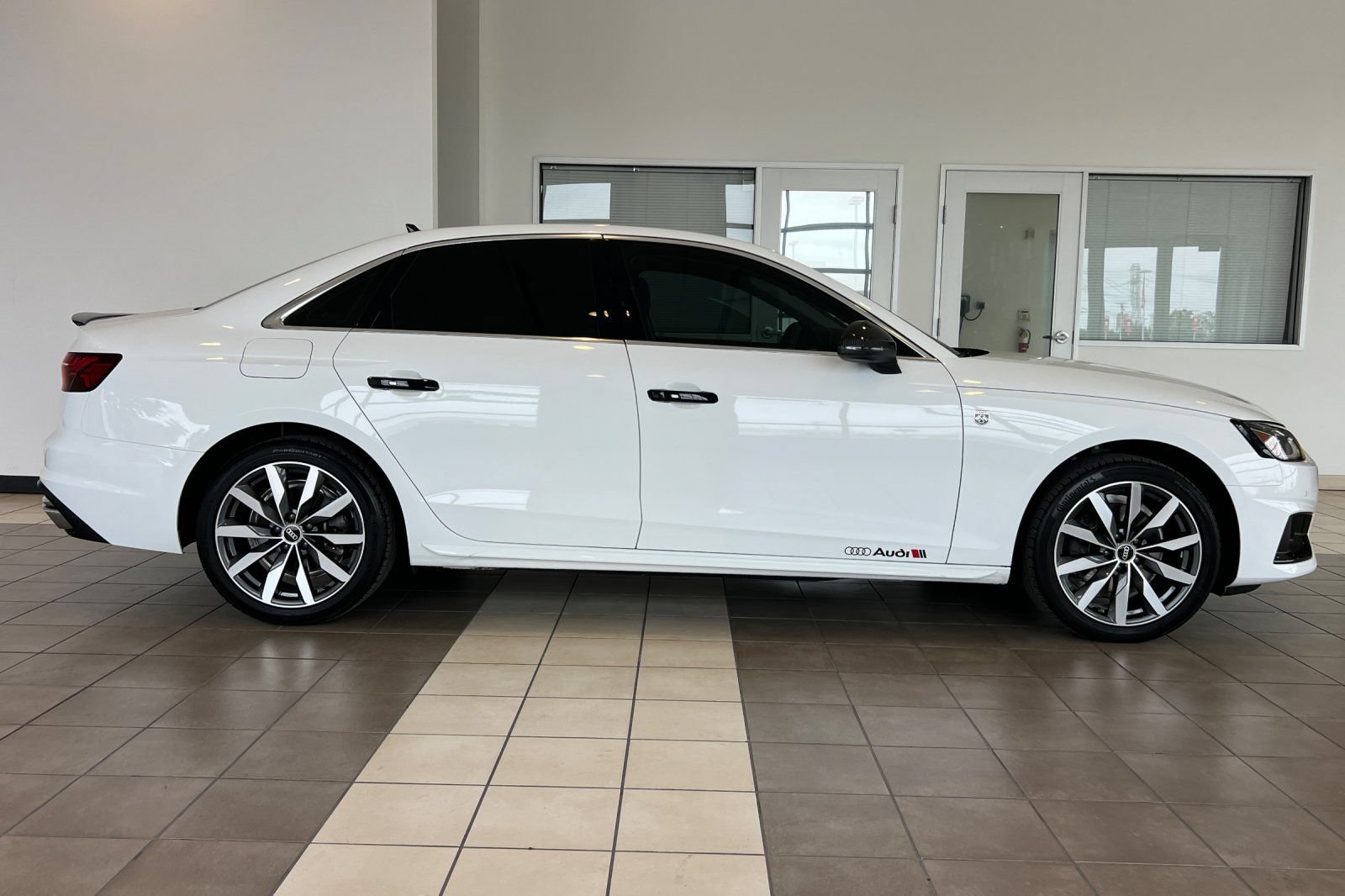 Used 2021 Audi A4 2.0T Premium Plus w/ Premium Plus Package AWD/4WD image 3