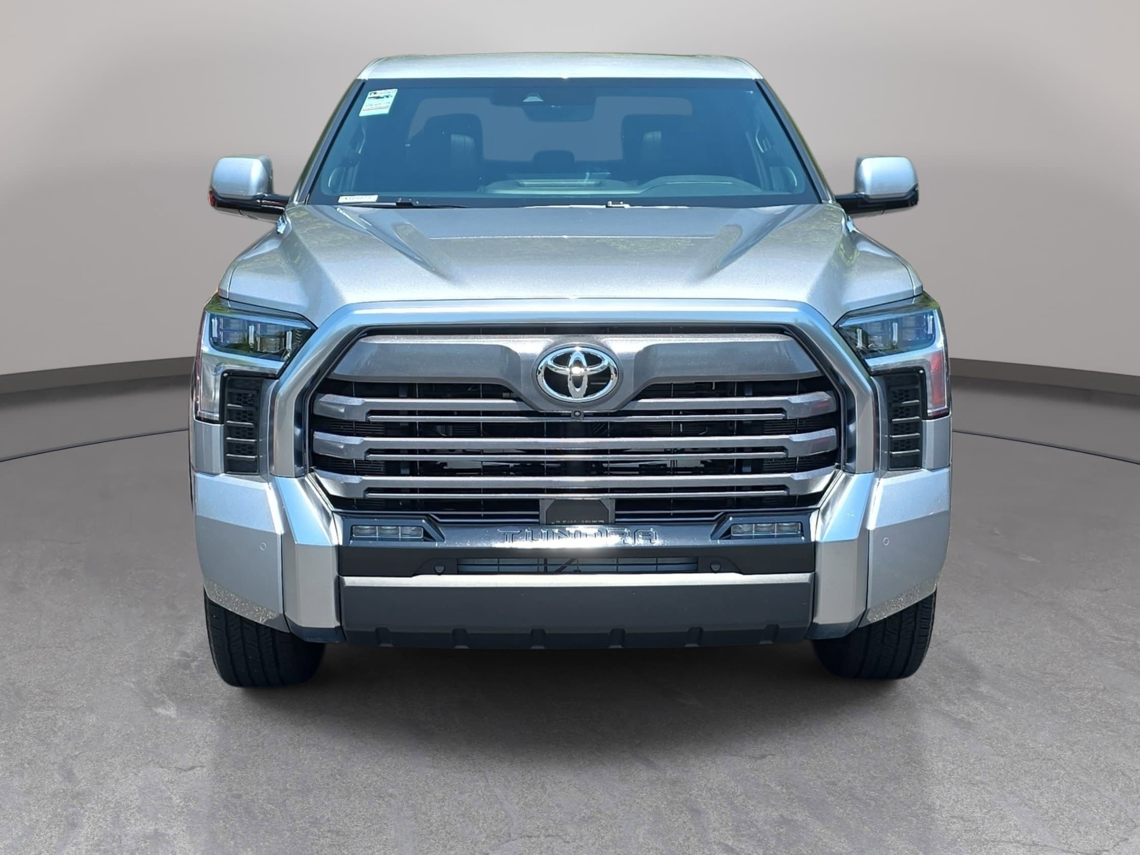 Used 2025 Toyota Tundra Limited AWD/4WD image 2