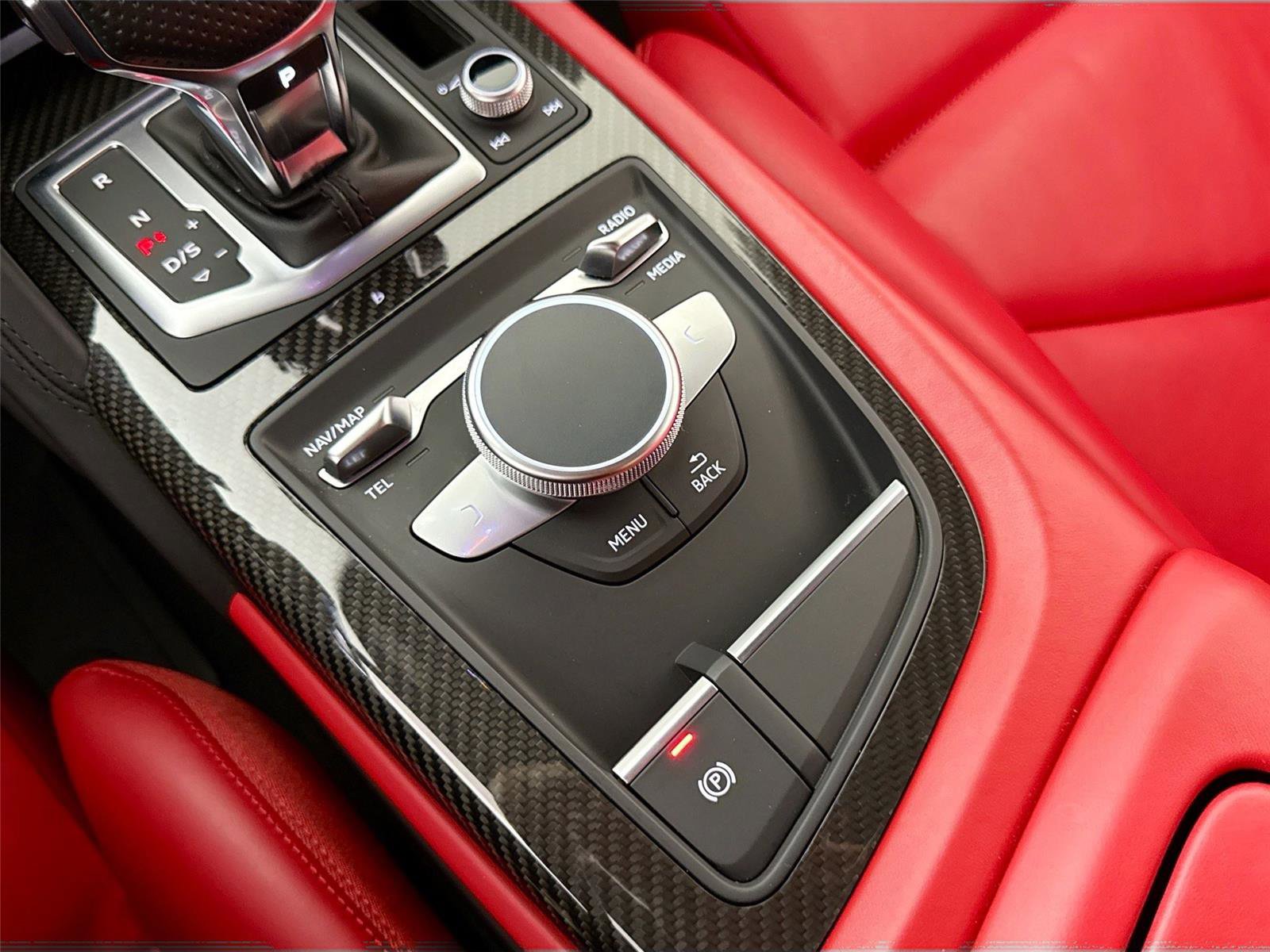 Used 2018 Audi R8 V10 w/ Premium Package image 22