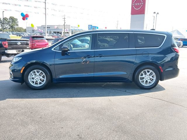 Used 2023 Chrysler Pacifica Touring-L FWD image 6