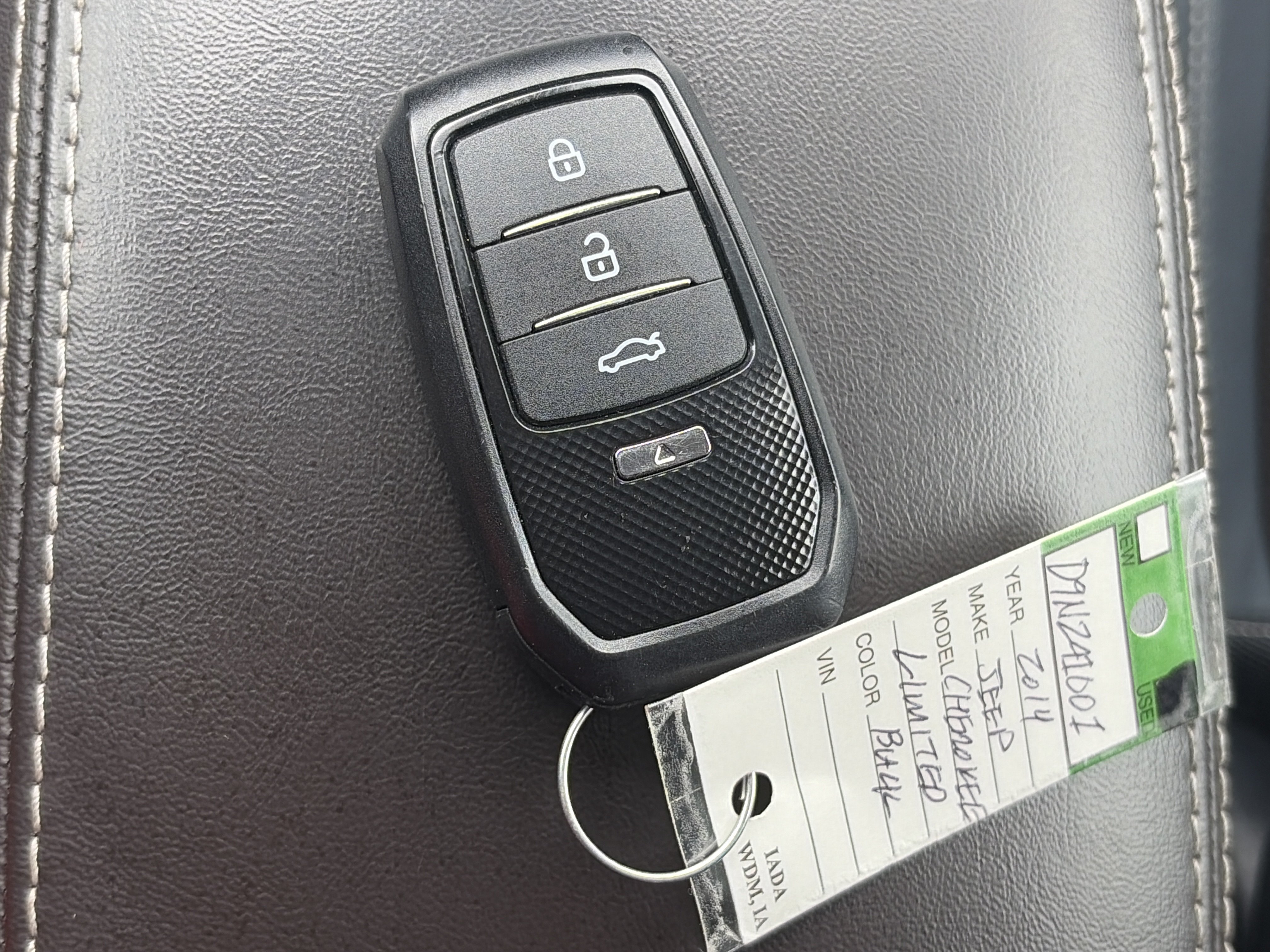 Used 2014 Jeep Cherokee Limited w/ Luxury Group AWD/4WD image 36