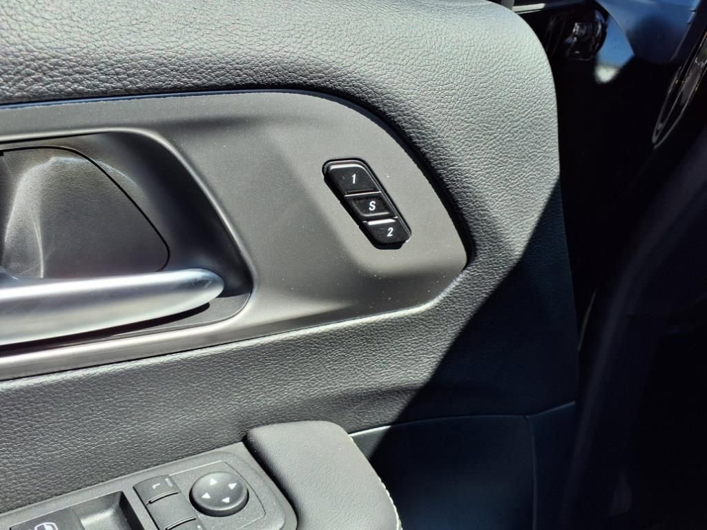 New 2026 Chrysler Pacifica Select image 10