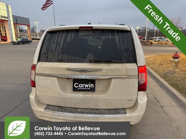 Used 2013 Chrysler Town & Country Touring image 5