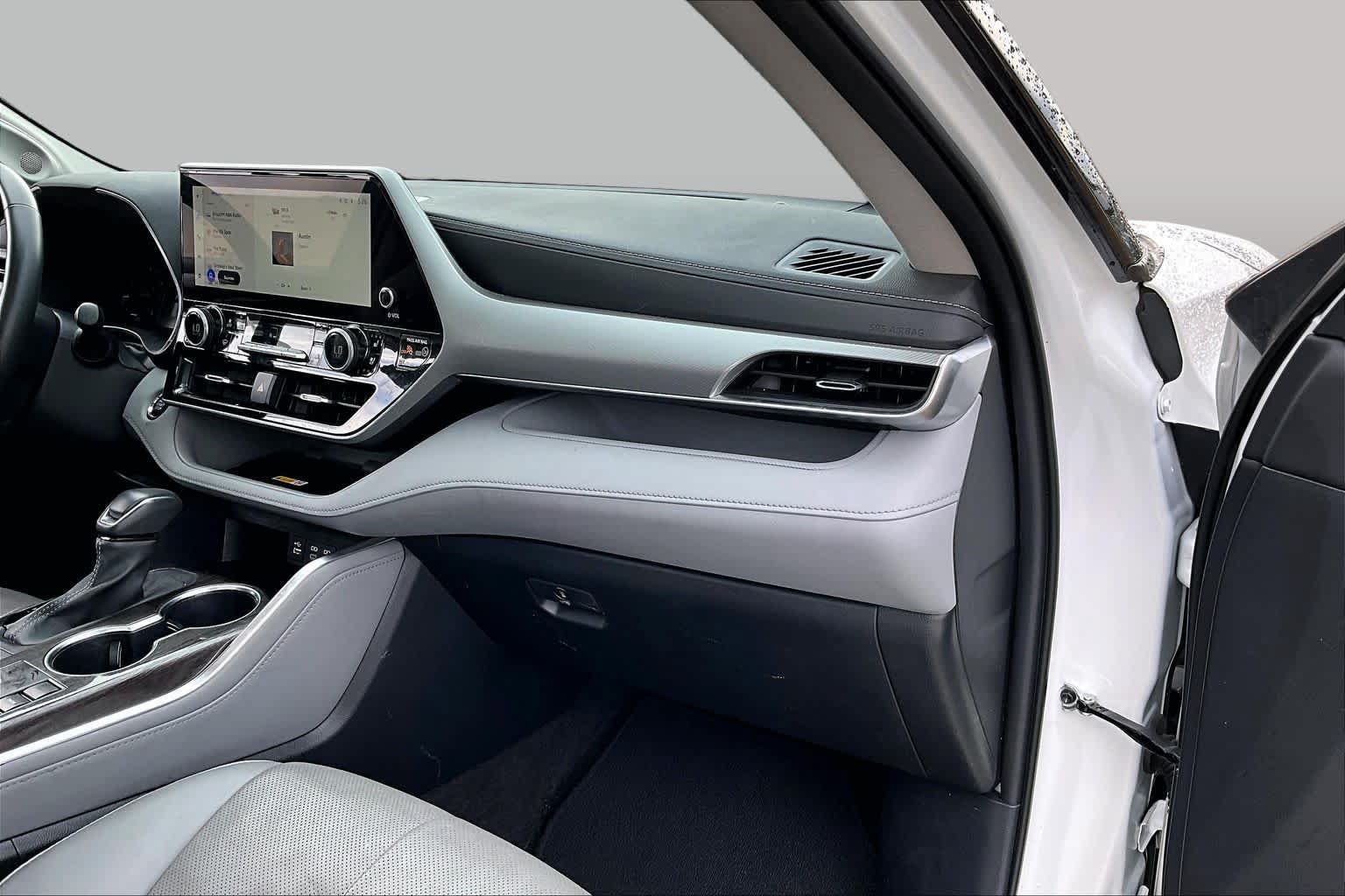 Used 2023 Toyota Highlander Platinum FWD image 18