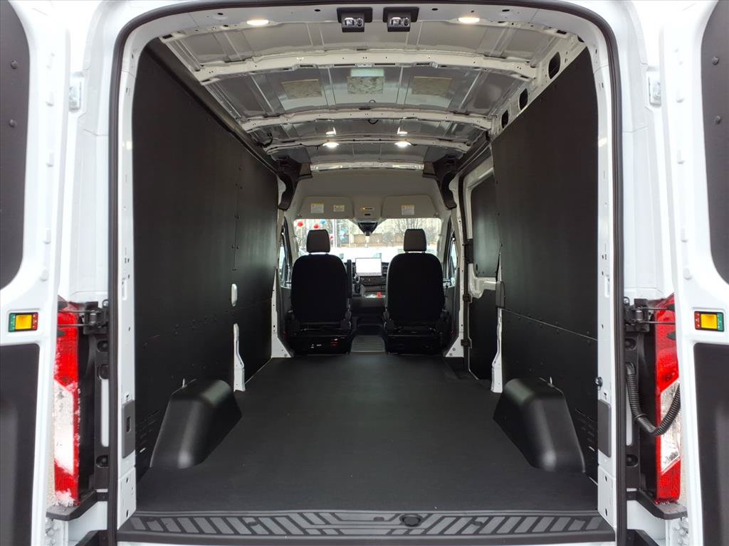 New 2026 Ford Transit 250 148 Medium Roof w/ Load Area Protection Package RWD image 5