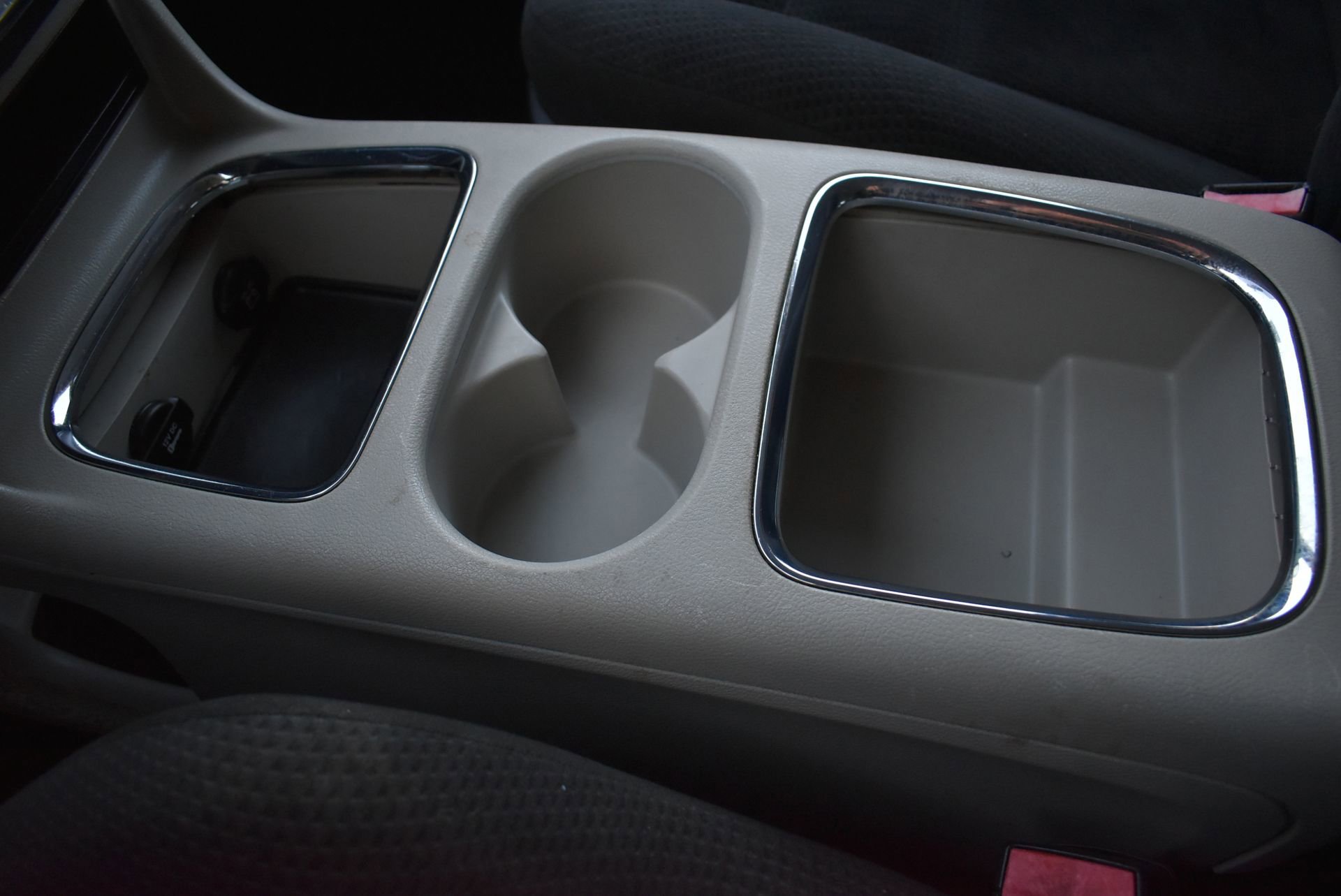 Used 2016 Dodge Grand Caravan SXT image 30