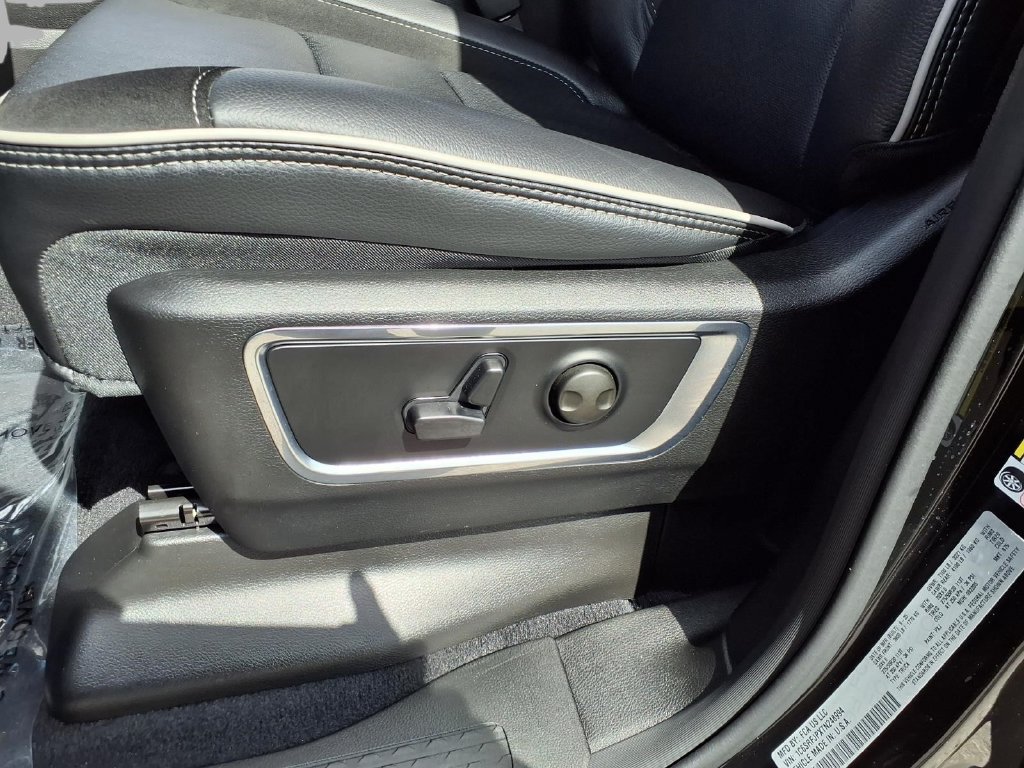 Used 2026 RAM 1500 Laramie AWD/4WD image 21