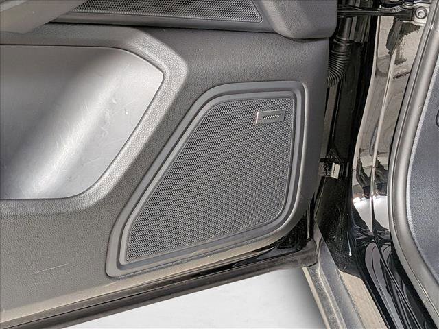 Certified 2025 Porsche Macan AWD/4WD image 13