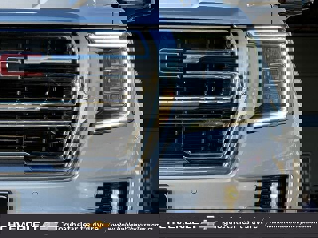 Used 2022 GMC Yukon SLT w/ SLT Premium Package image 4