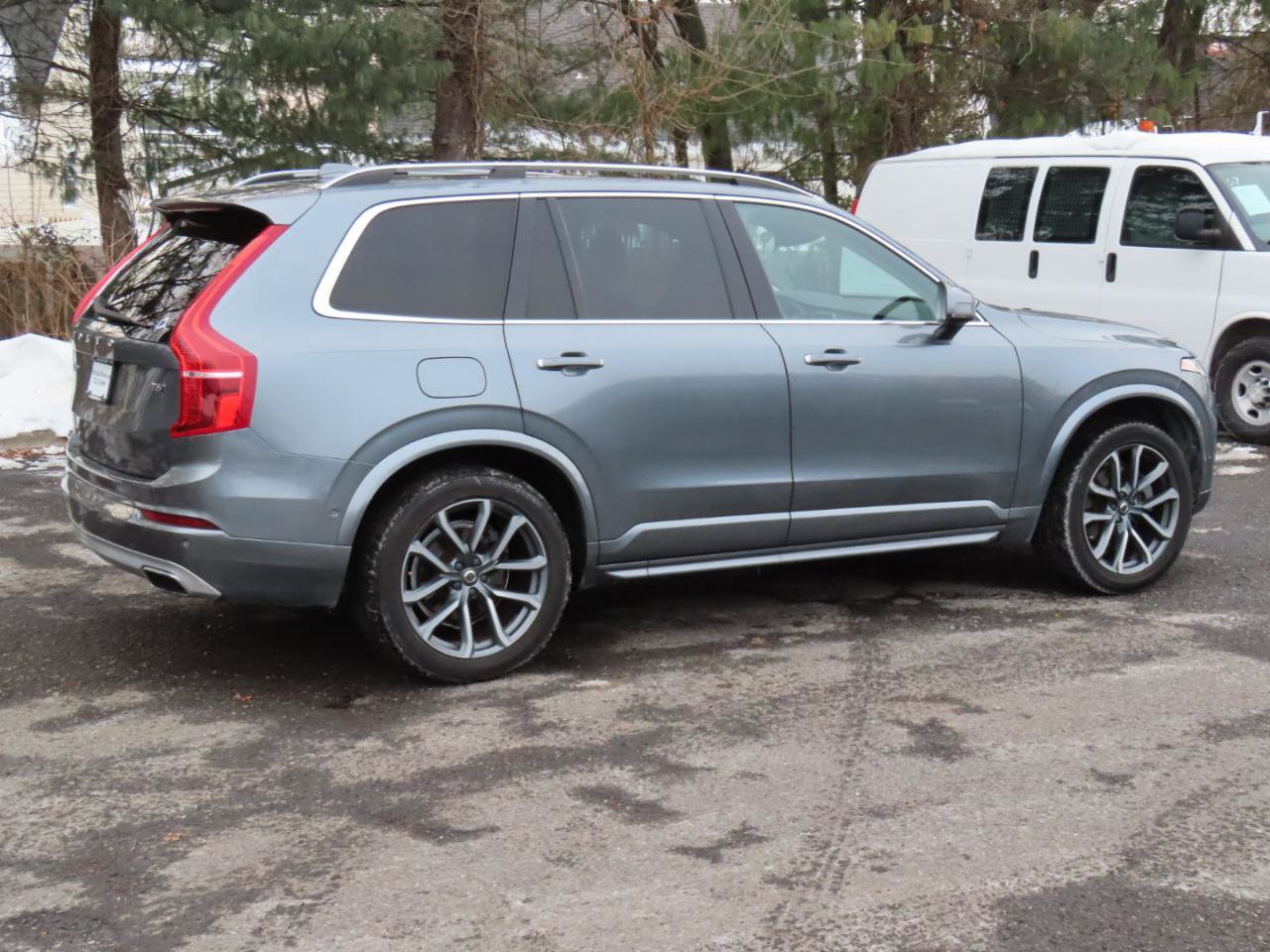 Used 2018 Volvo XC90 T6 Momentum w/ Convenience Package image 6
