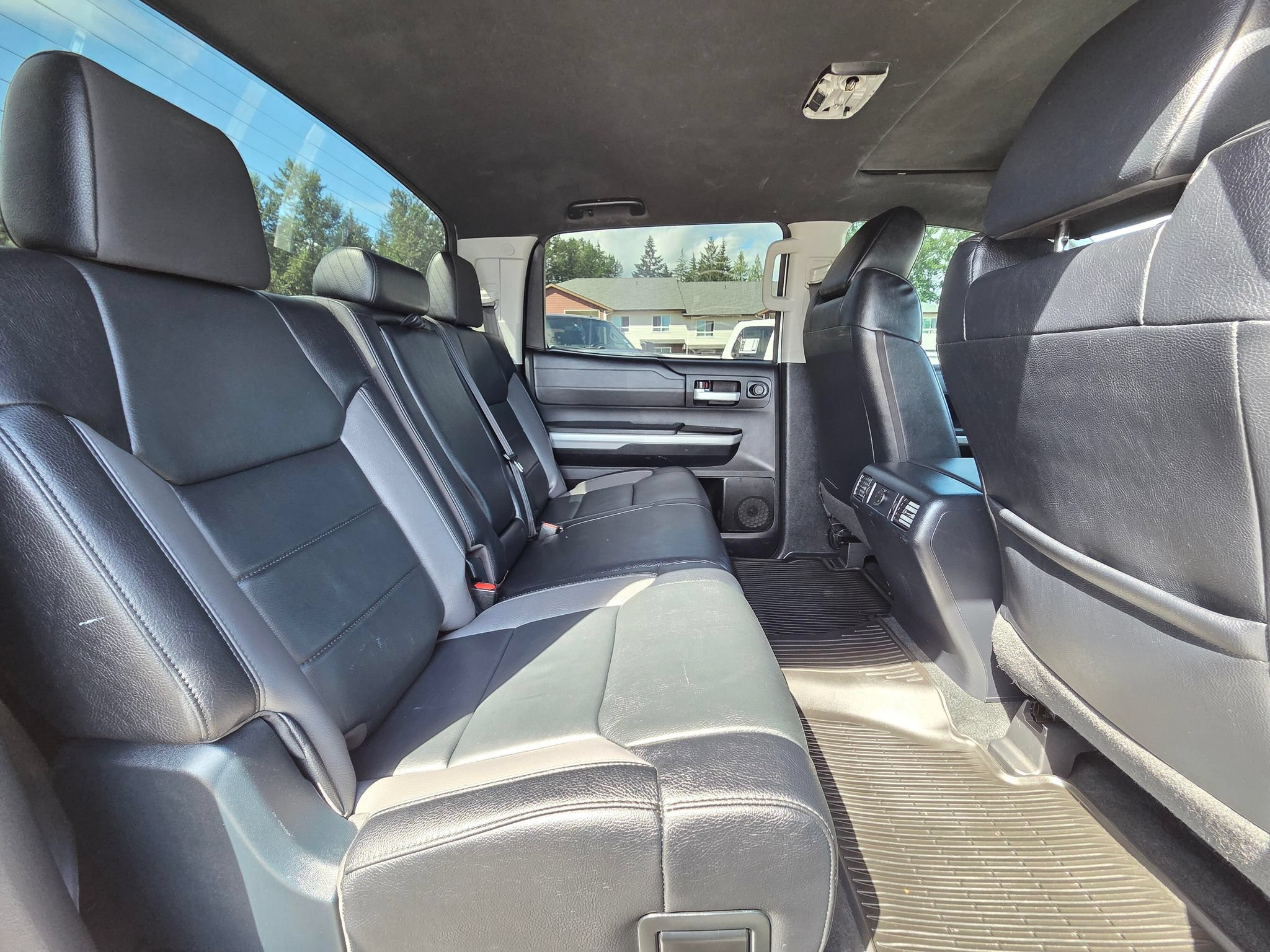 Used 2018 Toyota Tundra Limited w/ Limited Premium Package AWD/4WD image 28