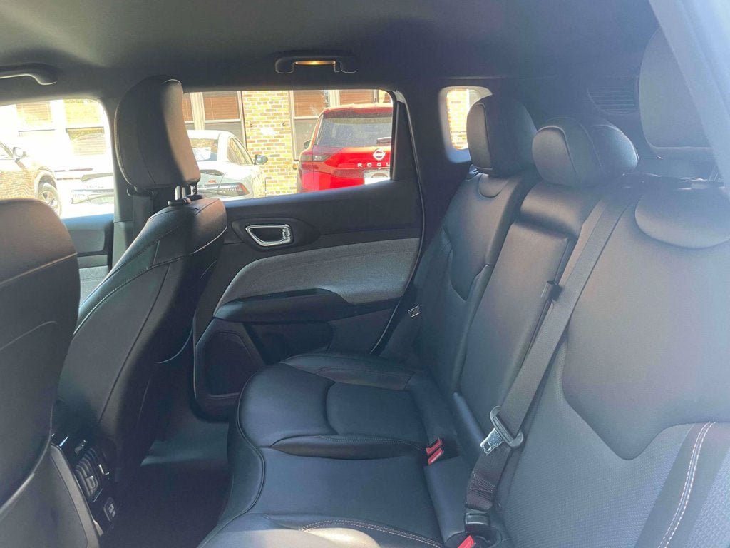 Used 2023 Jeep Compass Latitude AWD/4WD image 12