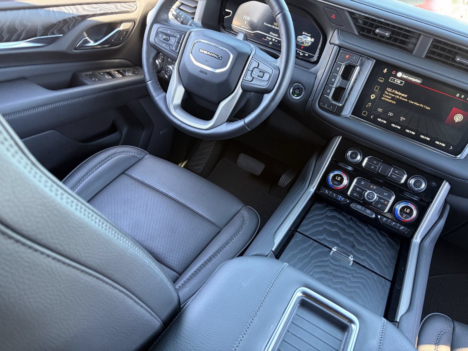 Certified 2023 GMC Yukon Denali w/ Denali Reserve Package AWD/4WD image 15