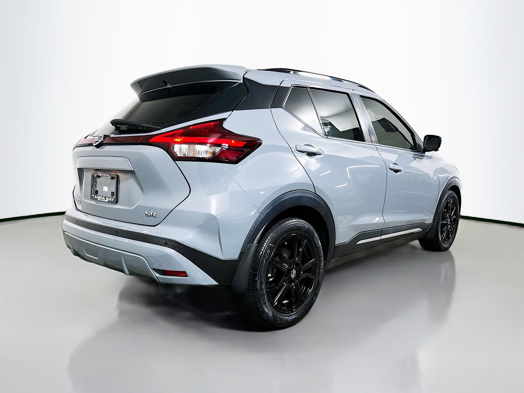 Used 2021 Nissan Kicks SR image 4