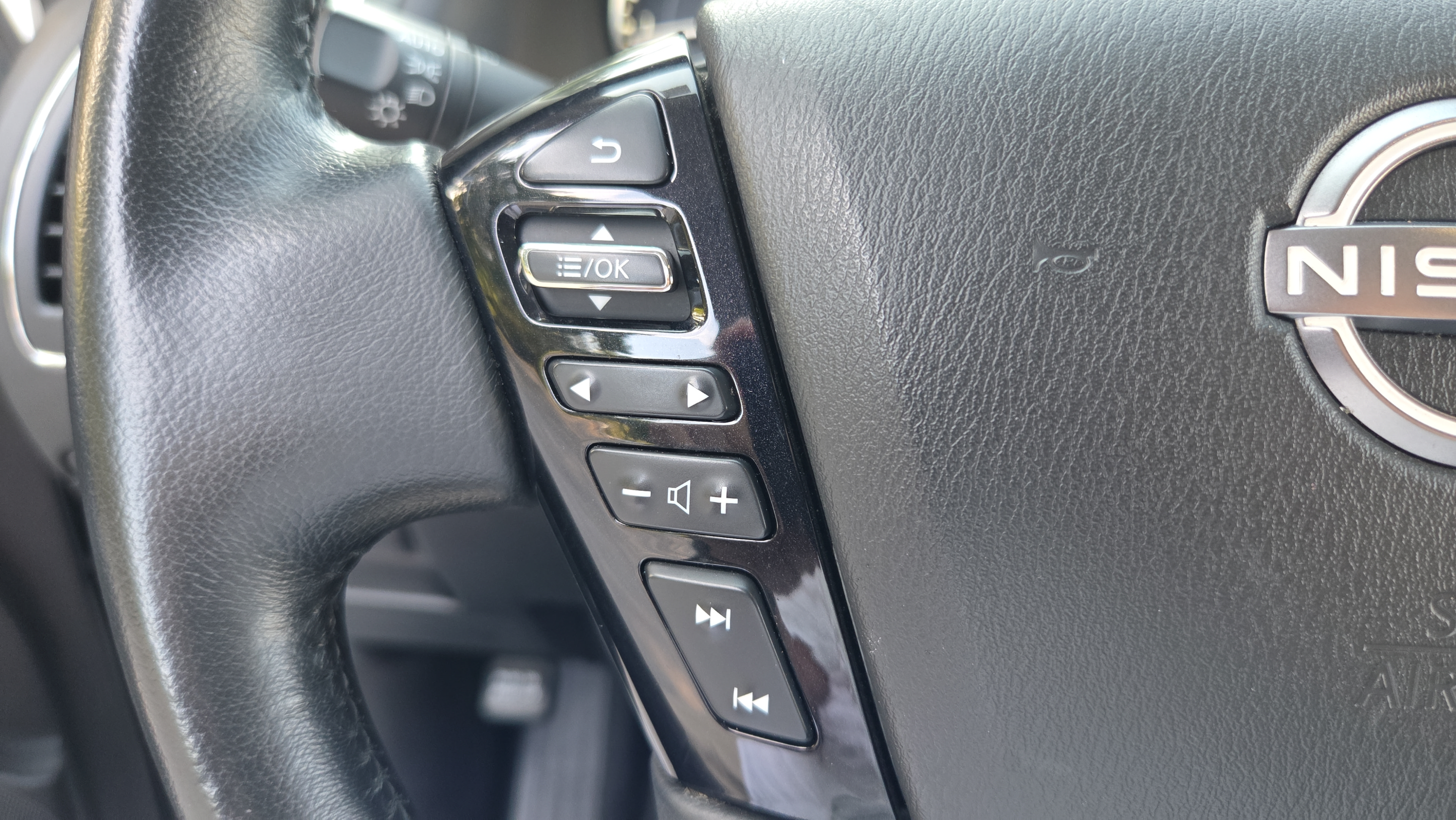 Used 2022 Nissan Armada SL AWD/4WD image 23