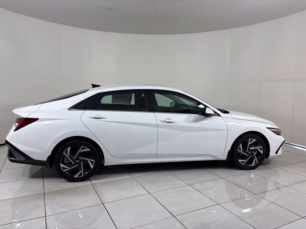 New 2026 Hyundai Elantra Limited FWD image 6
