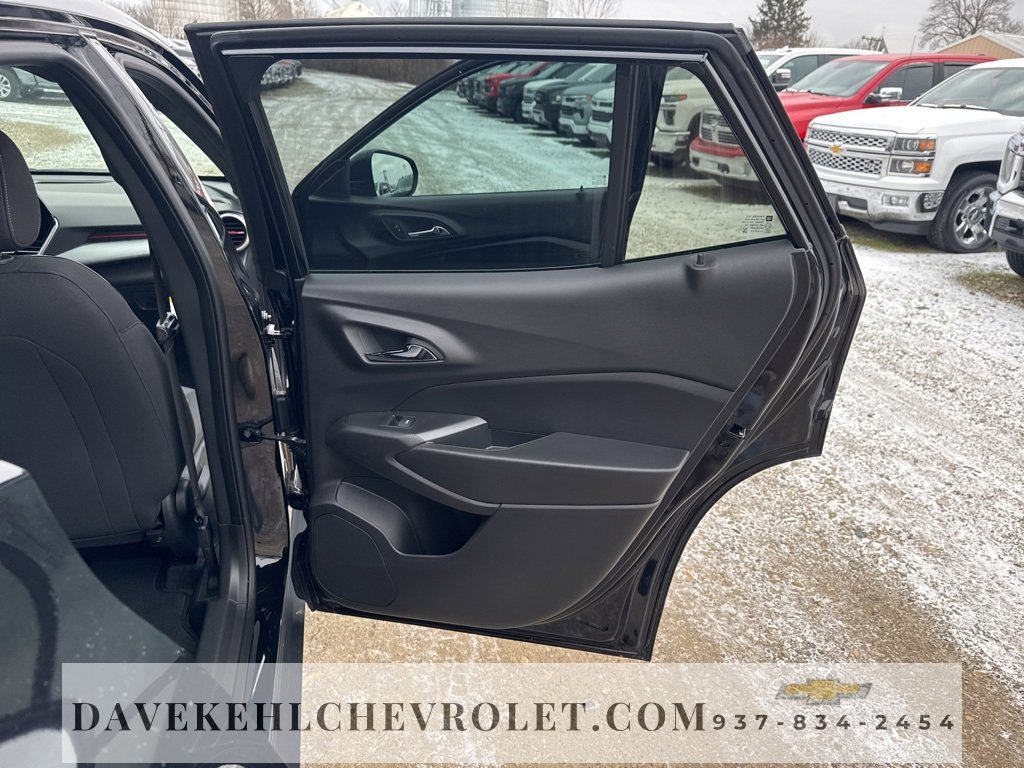 Used 2025 Chevrolet Trax RS w/ Driver Confidence Package image 32