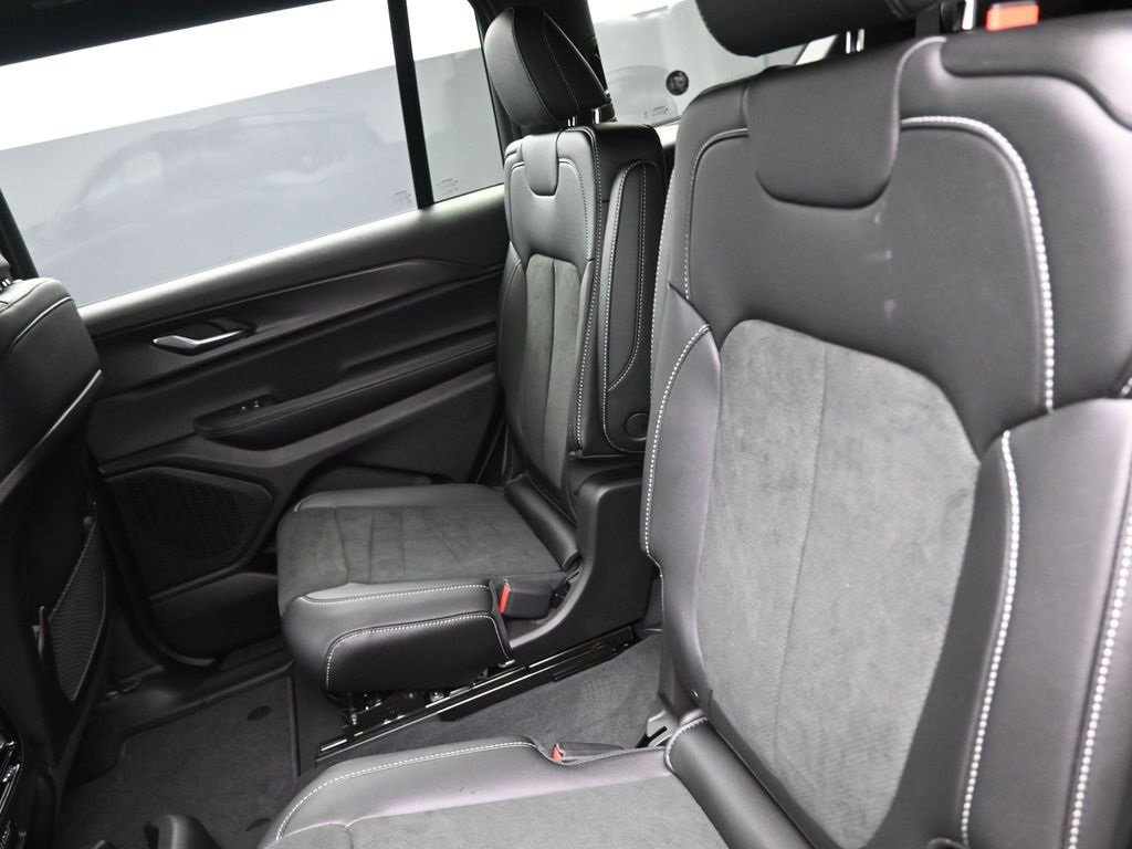New 2025 Jeep Grand Cherokee L Altitude image 12