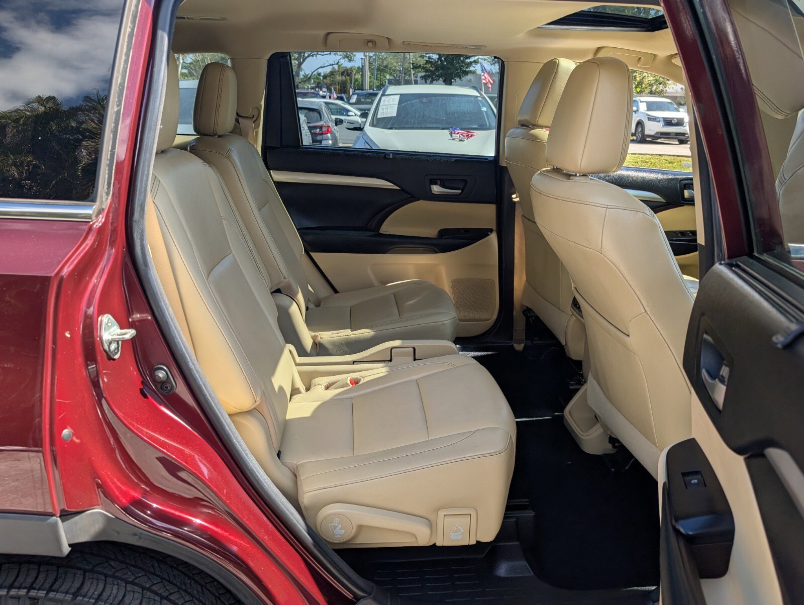 Used 2018 Toyota Highlander XLE image 19