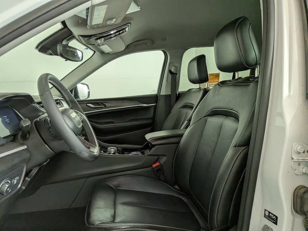 Certified 2023 Jeep Grand Cherokee Limited AWD/4WD image 18