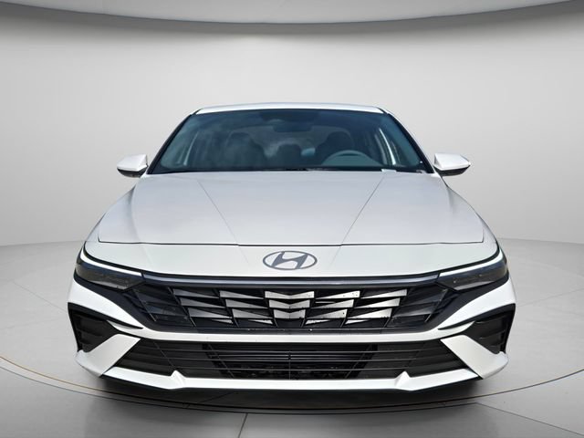 New 2026 Hyundai Elantra SE FWD image 3