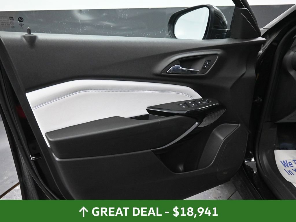 Used 2025 Chevrolet Trax LT image 28