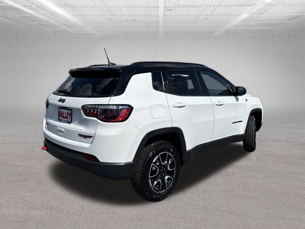 Used 2025 Jeep Compass Trailhawk AWD/4WD image 53