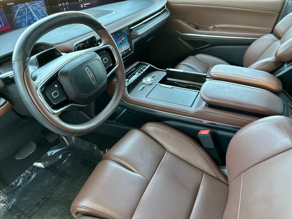 Certified 2025 Lincoln Navigator Reserve AWD/4WD image 9