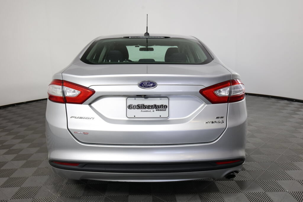 Used 2015 Ford Fusion SE FWD image 3