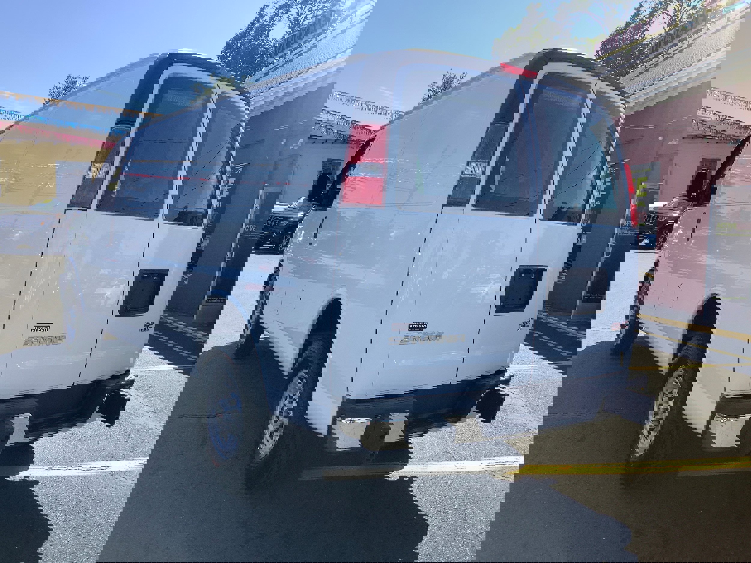 Used 2023 GMC Savana 2500 w/ Driver Convenience Package image 5