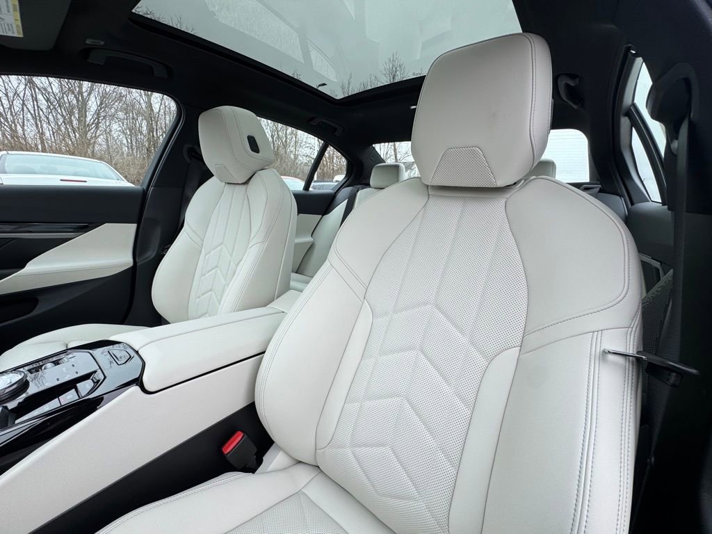 New 2026 BMW 550e xDrive w/ Premium Package image 18