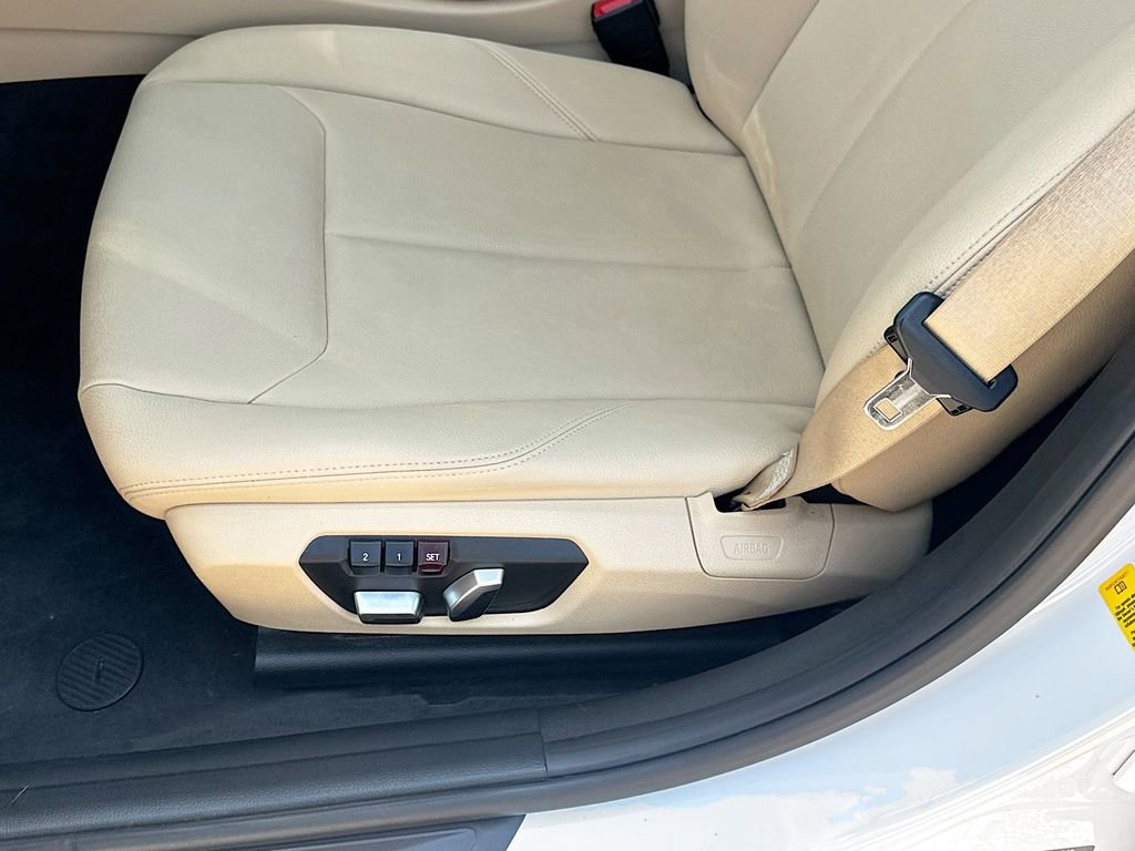 Used 2018 BMW 320i Sedan RWD image 25
