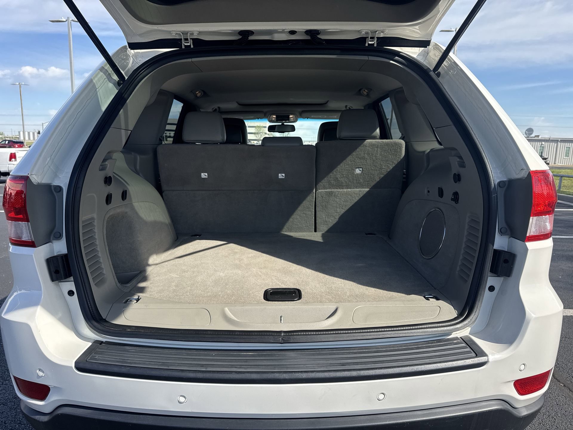 Used 2012 Jeep Grand Cherokee Laredo AWD/4WD image 23