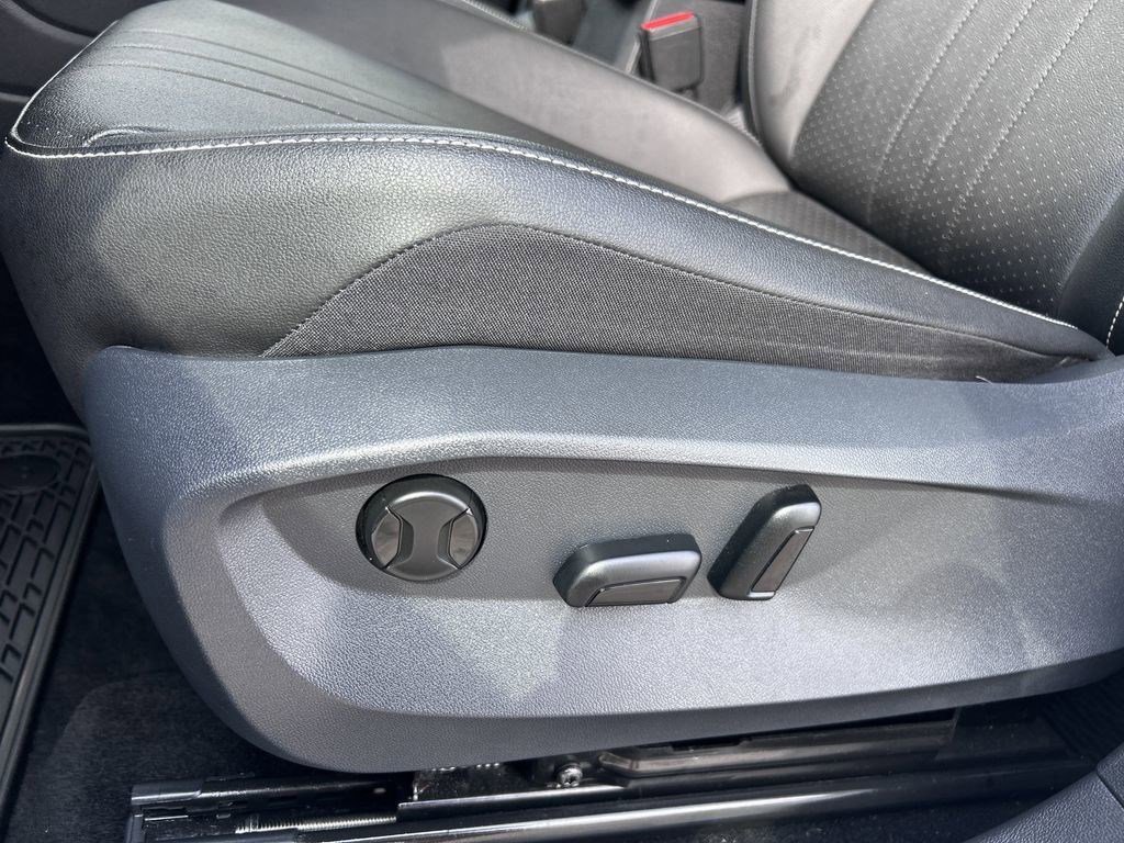 Certified 2023 Volkswagen Tiguan SE w/ Panoramic Sunroof Package FWD image 23